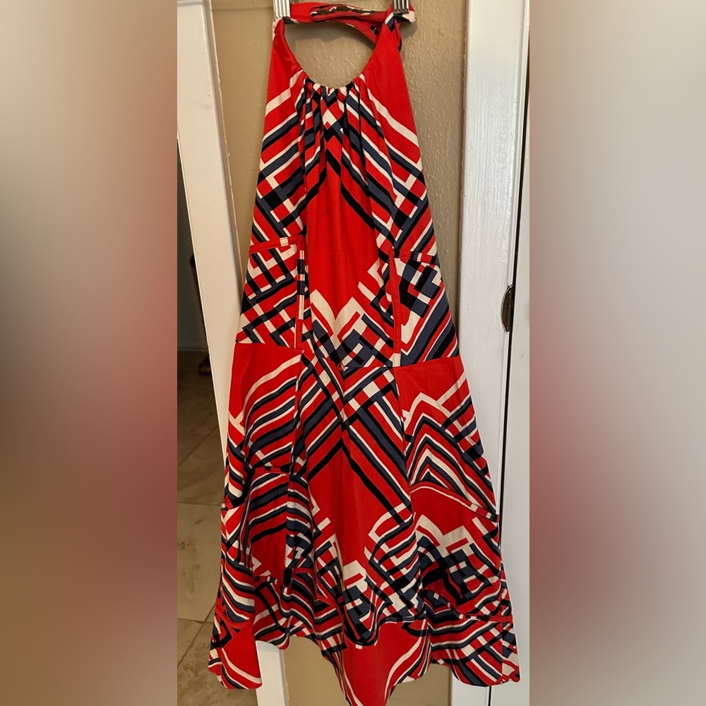 NWOT Beautiful form fitting halter dress Sz 2